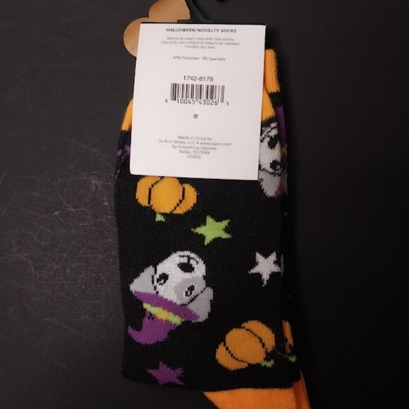 Novelty Socks Dog with Witch Hat & Pumpkin - Picture 4 of 5